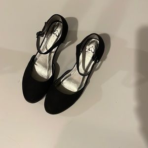 Justice girls black pumps with sparkle heels size 3